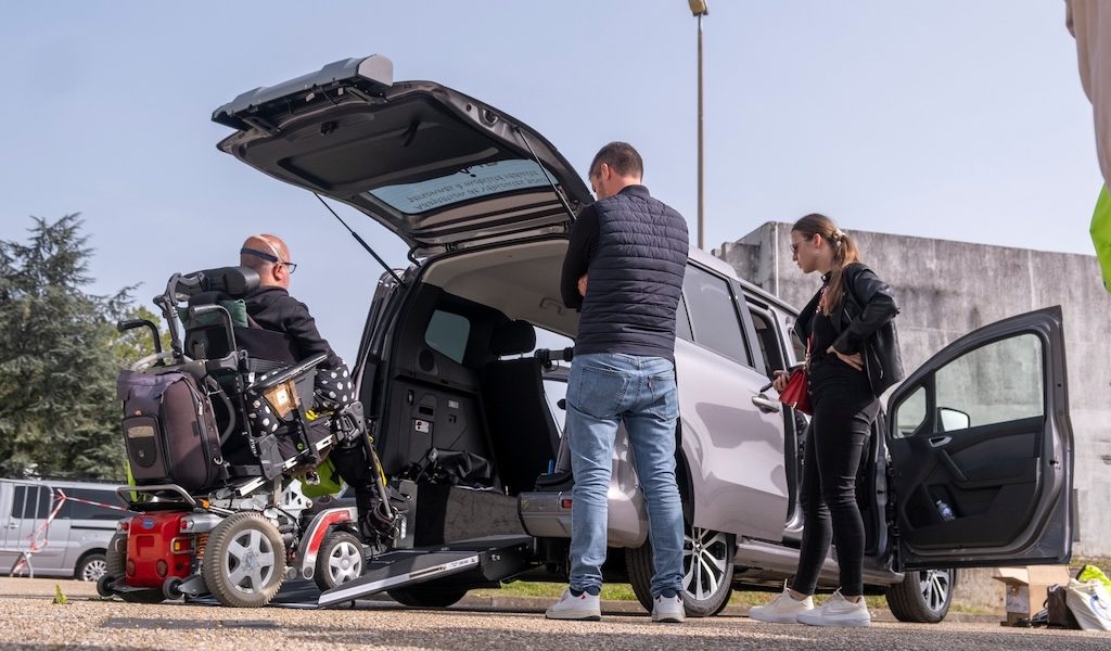 Voiture Lenoir aménagée PMR fauteuil roulant arrière
